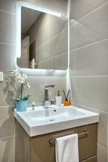 Amazing Apart New Bastille 3 Bedrooms 2 Bathrooms Paris Dış mekan fotoğraf